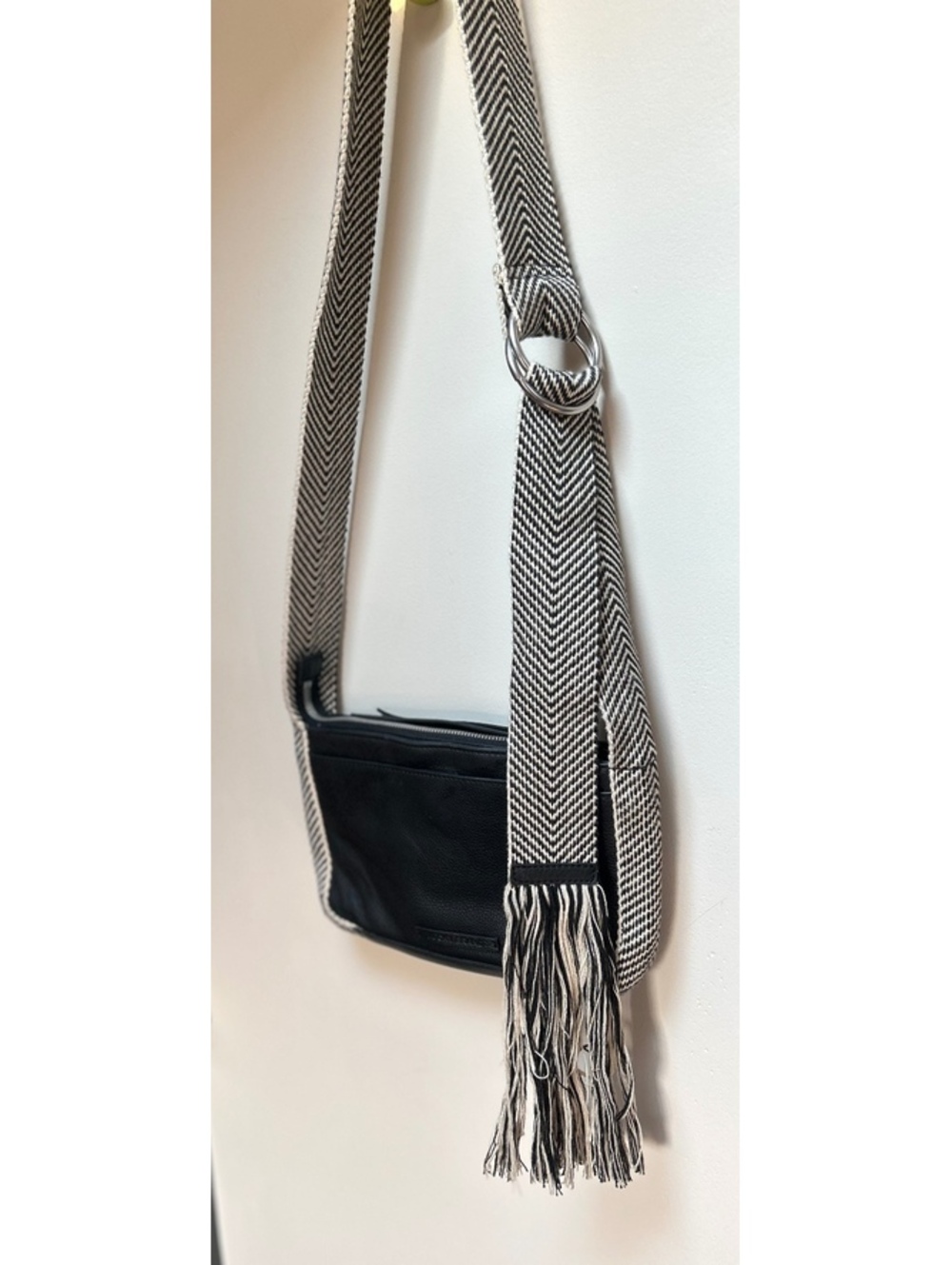 Lucky Brand Black Bohemian Leather Crossbody Bag with Adjustable Woven Strap - Picture 5 of 7